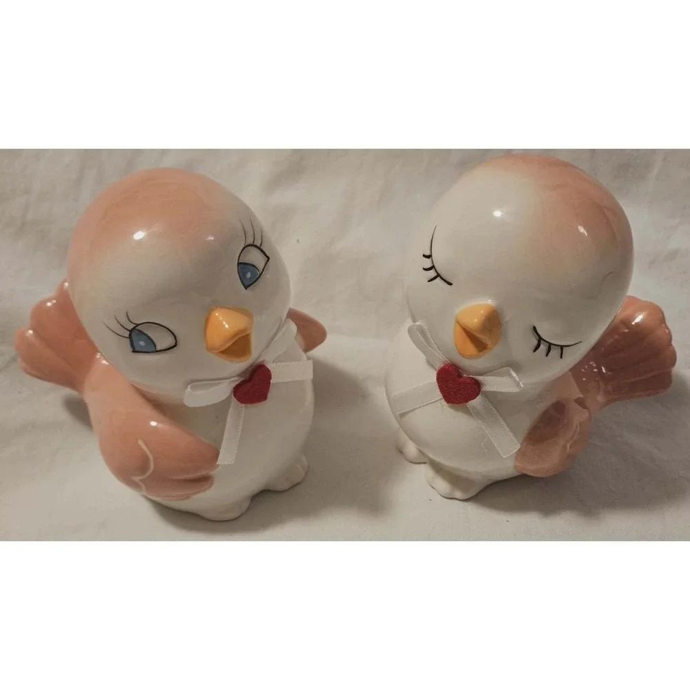 Vintage-Style Ceramic Love Birds Figurines – Pink & White –‎ Set of 2